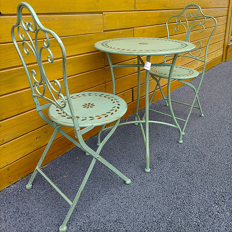 French Country Iron Table and  - огляд і ціна Outdoor Furniture Metal Chairs